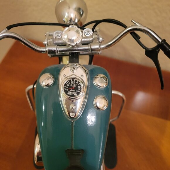 Guiloy 1948 Indian Chief Die-Cast Motorcycle - Picture 11 of 14
